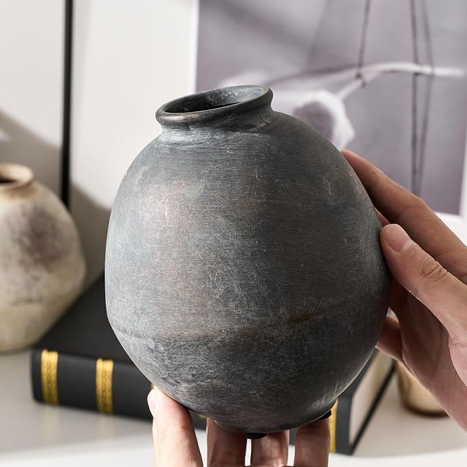PORCER Ceramic Flower Vase, 6.22 Inch Rustic Farmhouse Vase Home Decor, Handcrafted Vintage Pottery Vase, Small Terracotta Vases for Living Room, Table, Shelf, Fireplace - Black Bronze
