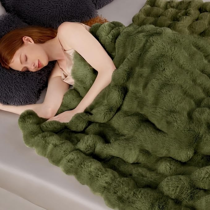 Luxury 1000GSM Rabbit Faux Fur Blanket, Super Warm Cozy Brown Blankets for Couch Bed Sofa, Ruched Plush Fuzzy Elegant Soft Reversible Mink Blanket Living Room Bedroom, 50" x 60",Forest Green