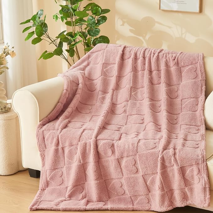 NEWCOSPLAY 3D Heart Checkered Flannel King Blanket, Pink Love, 90"x110" | Super Soft Cute Lightweight Decorative Premium Silky Fleece Blanket for Couch Sofa Bed, Gift for Women Men, All Season Use
