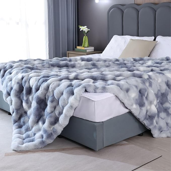 Tie-Dye Blue Faux Fur Throw Blanket for Couch, Snuggly Double-Sided Bubble Plush Blanket with Soft Flannel Back, Decorative Throw for Sofa or Bed, Machine Washable, 60 x 80, 860 GSM