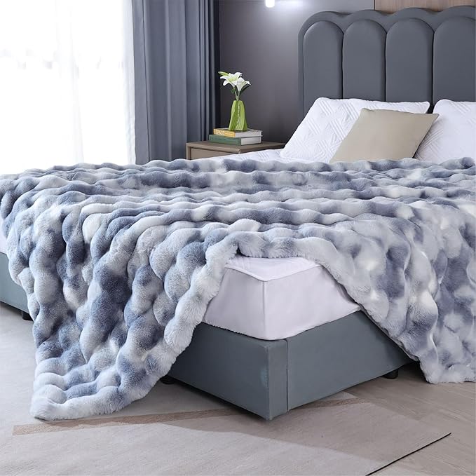 Tie-Dye Blue Faux Fur Throw Blanket for Couch, Snuggly Double-Sided Bubble Plush Blanket with Soft Flannel Back, Decorative Throw for Sofa or Bed, Machine Washable, 50 x 60, 860 GSM