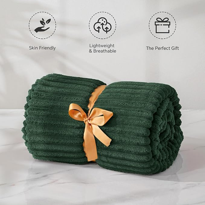 BEDELITE 3D Ribbed Emerald Green Fleece Twin Blanket for Bed, 60x80 Inch | Soft Warm Decorative Fluffy Blanket, Cozy Plush Lightweight Fuzzy Throw Blanket for Couch Sofa Room Decor, Gift for Women
