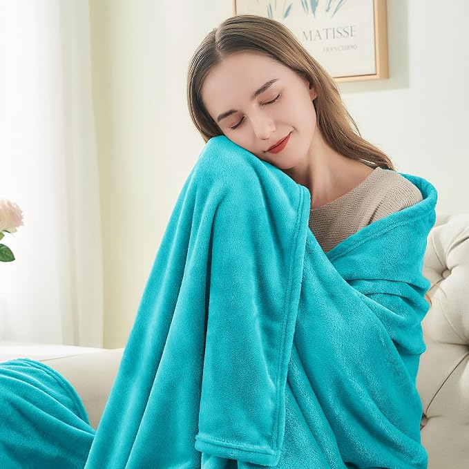 BEDELITE Fleece Blanket Soft Plush King Size Bed Blanket Peacock 108"x90" | Ultra Soft Fleece, Plush Microfiber, Lightweight Warmth, All Season Comfort, Fade Resistant, Machine Washable