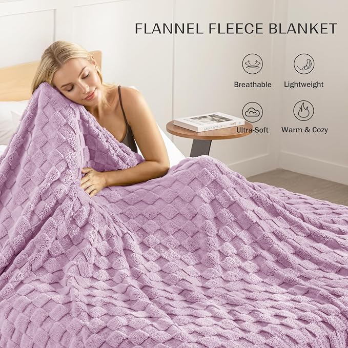 Exclusivo Mezcla 3D Checkered Fleece Queen Blanket for Bed, Light Purple | Super Soft and Cozy Fluffy Blanket, Lightweight, Breathable, Decorative Blanket for Living Room, Bedroom, All Season, 90"x90"