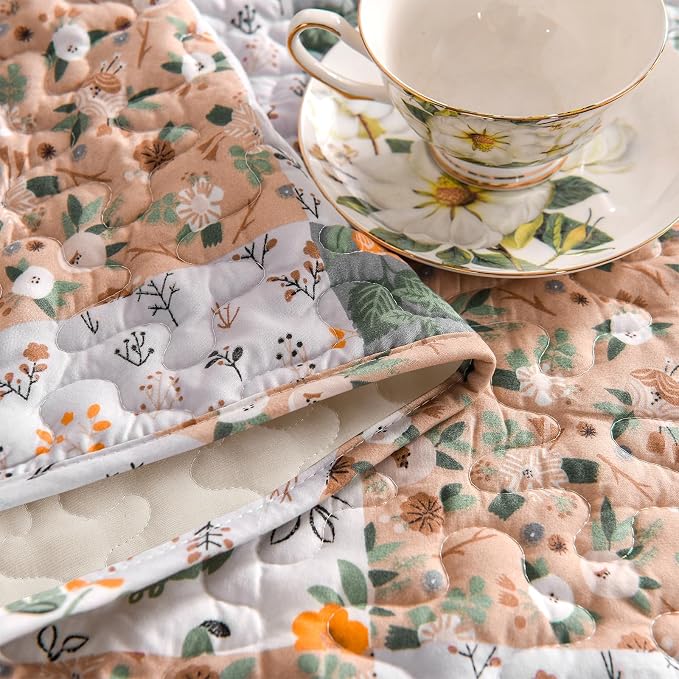 Exclusivo Mezcla Reversible Boho Quilted Throw Blanket, 50"x 60" | Lightweight Summer Quilt Throw, Designed for Bed/ Couch/ Sofa, Camel Patchwork Pattern