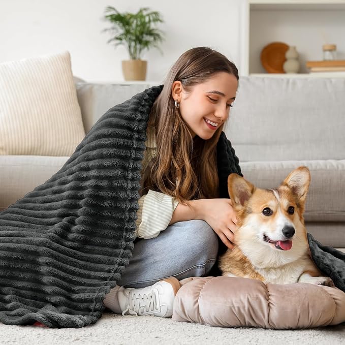 BEDELITE 3D Ribbed Charcoal Grey Fleece Throw Blanket for Couch, 50x60 Inch | Soft Warm Decorative Fluffy Blanket, Cozy Plush Lightweight Fuzzy Throw Blanket for Bed Sofa Home Room Decor, Gift for Women