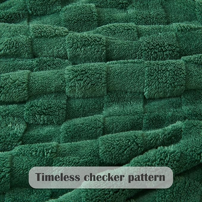 NEWCOSPLAY 3D Checkered Flannel Throw Blanket, Dark Green, 50"x70" | Super Soft Cute Lightweight Decorative Premium Silky Fleece Blanket for Couch Sofa Bed, Gift for Women Men, All Season Use