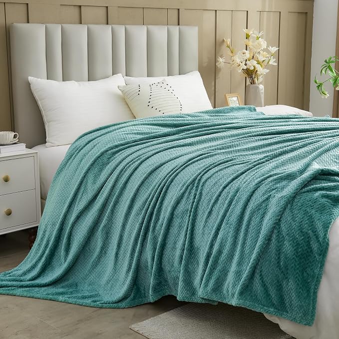 NEWCOSPLAY Fleece Leaves Pattern King Blanket, Light Teal, 90"x110" | Super Soft Throw Blanket, Lightweight Cozy Bed Sofa Blanket, Premium Silky Flannel Fleece, Travel Blanket for All Season Use