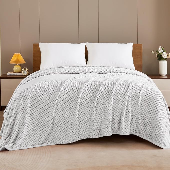 Exclusivo Mezcla Soft Waffle Fleece Bed Blanket King Size, Heather Gray | Lightweight Plush Blanket for Bed, Bedroom, Cozy Flannel with Waffle Texture, Stylish Home Decor, All Season, 104x90 Inches