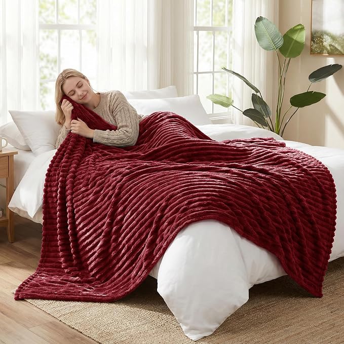 HIMEET Red King Size Blanket for Bed, 300GSM Ribbed Fleece, 108 x 90 Inches | Ultra Soft Flannel, All-Season Lightweight Warmth, Generous Bed Coverage & Home Decor, Gift for Men & Women, Machine Washable