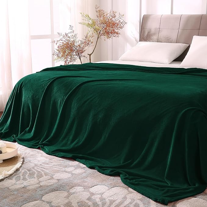 BEDELITE Fleece Blanket Soft Plush King Bed Blanket Forest Green 108"x90" | Ultra Soft Fleece, Plush Microfiber, Lightweight Warmth, All Season Comfort, Fade Resistant, Machine Washable