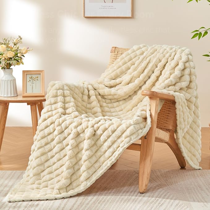 BEDELITE 3D Checked Beige Fleece Twin Throw Blanket for Bed, 60x80 Inch | Soft Warm Fuzzy Fluffy Blanket for Couch Sofa, Lightweight Plush Cozy Throws for Home Room Decor, Gift for Women, All Season