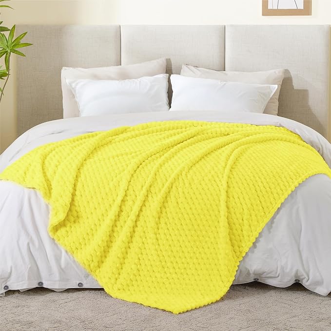 BEDELITE Amber Yellow Throw Blanket for Couch, Soft Cozy Gifts for Women | 3D Jacquard Decorative Fleece Blanket, Super Soft Plush Throws, Cute Birthday Gift for Women, Suitable for All Seasons, 50*60