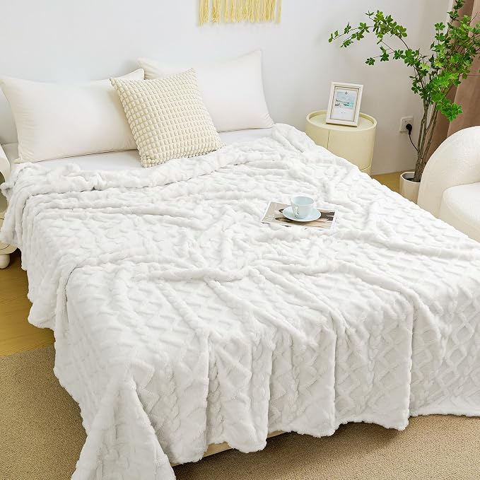 Aganear Fleece Throw Blanket for Bed Couch 90"x108" White | Lightweight Fuzzy Throw,Warm Gift for Women,Christmas,Housewarming,Soft,Boho Design for Room Home Decor,All-Season Use