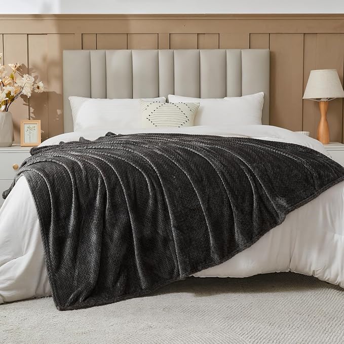 NEWCOSPLAY Fleece Leaves Pattern King Blanket, Dark Grey, 90"x110" | Super Soft Throw Blanket, Lightweight Cozy Bed Sofa Blanket, Premium Silky Flannel Fleece, Travel Blanket for All Season Use