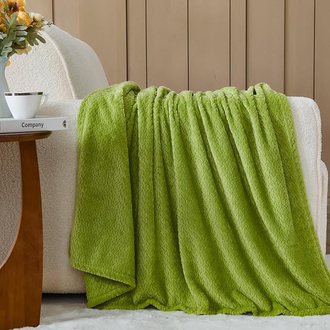 NEWCOSPLAY Fleece Leaves Pattern Throw Blanket, Green, 50"x60" | Super Soft Throw Blanket, Lightweight Cozy Bed Sofa Blanket, Premium Silky Flannel Fleece, Travel Blanket for All Season Use