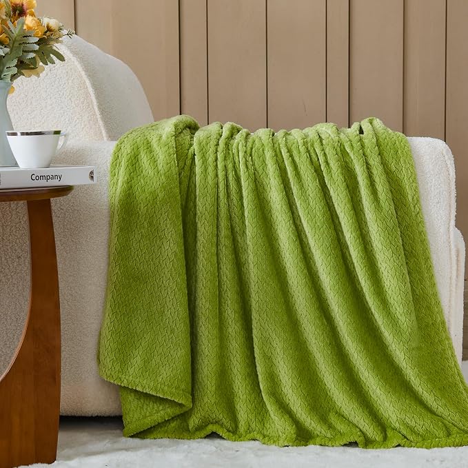 NEWCOSPLAY Fleece Leaves Pattern Queen Blanket, Green, 90"x90" | Super Soft Throw Blanket, Lightweight Cozy Bed Sofa Blanket, Premium Silky Flannel Fleece, Travel Blanket for All Season Use
