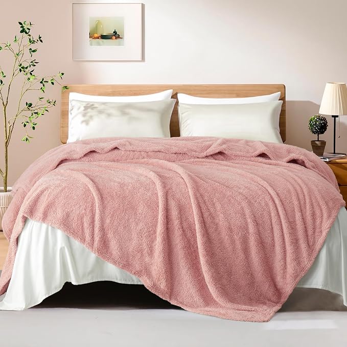 Exclusivo Mezcla Fleece Twin Size Blanket for Couch and Bed, 60" x 80" | Super Soft and Cozy Fluffy Blanket for Women, Lightweight and Fuzzy Blanket for Teens Back to School, All Season, Pink