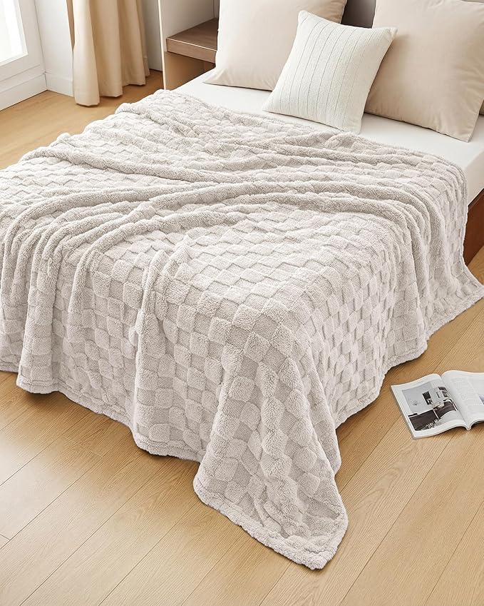 Utopia Bedding Plush Checkered Fleece Blanket Linen Throw (50x60 Inches) | Soft, Cozy, Couch, Bed, Home Decor, Travel Friendly, Throws, Gift for Women and Men