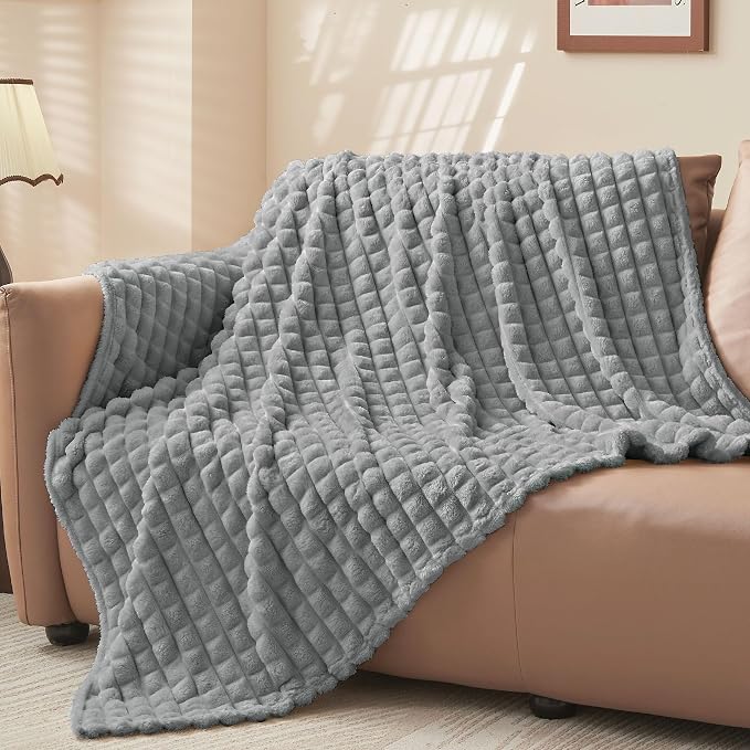 BEDELITE 3D Checked Grey Fleece Throw Blanket for Couch, 50x60 Inches | Soft Warm Fuzzy Fluffy Blanket for Bed Sofa, Lightweight Plush Cozy Blankets for Home Room Decor, Gift for Women, All Season
