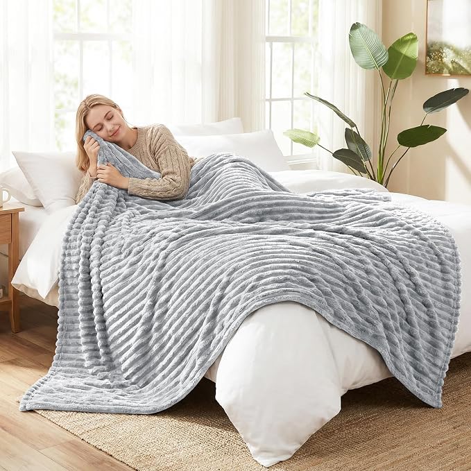 HIMEET Light Grey Full Blanket for Bed, 300GSM Ribbed Fleece, 84 x 90 in | Ultra Soft Flannel, All-Season Lightweight Warmth, Bed Layering & Home Room Decor, Gift for Men & Women, Machine Washable