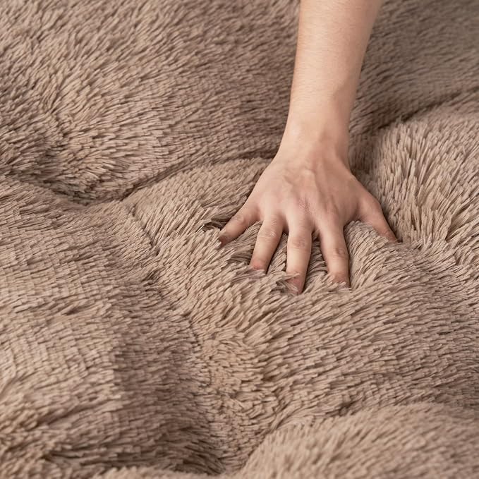 EHEYCIGA Fluffy Dog Crate Bed, Plush Extra Large Plus Dog Pillow, Camel | Xlarge Calming Anti Anxiety Plush Faux Fur Mat for Large size dogs, Washable Soft Warm Plus Dog Pad with Non-Slip Bottom