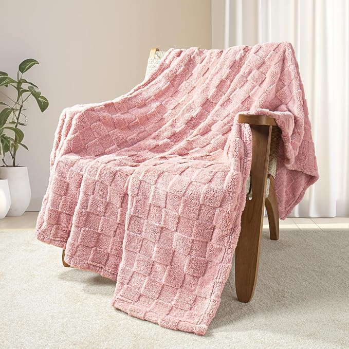 Exclusivo Mezcla 3D Checkered Fleece Throw Blanket for Couch, Pink | Super Soft and Cozy Fluffy Throw, Lightweight and Breathable, Cute Fuzzy Blanket for Sofa, Home Decor, All Season, 50"x60"