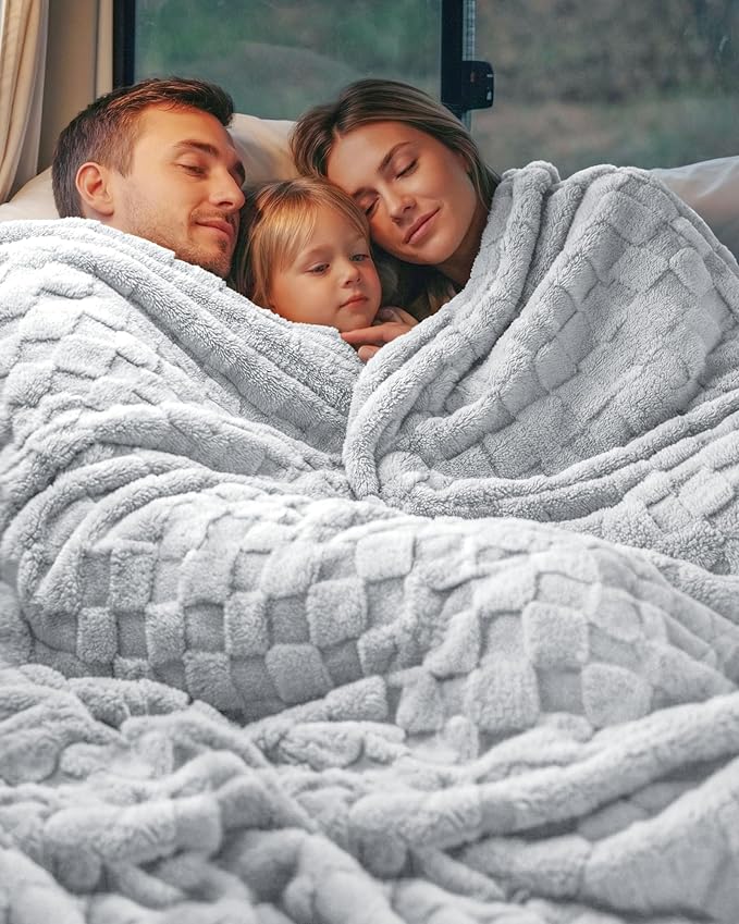 Utopia Bedding Plush Checkered Fleece Blanket Cool Grey King (90x102 Inch) | Soft, Cozy, Couch, Bed, Home Decor, Travel Friendly, Throws, Gift for Women and Men