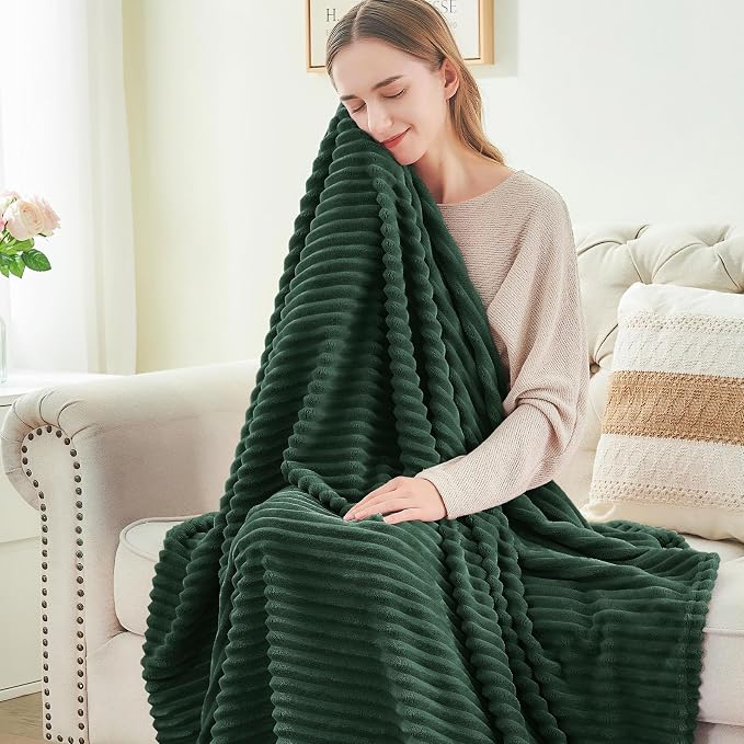 BEDELITE 3D Ribbed Emerald Green Fleece Twin Blanket for Bed, 60x80 Inch | Soft Warm Decorative Fluffy Blanket, Cozy Plush Lightweight Fuzzy Throw Blanket for Couch Sofa Room Decor, Gift for Women