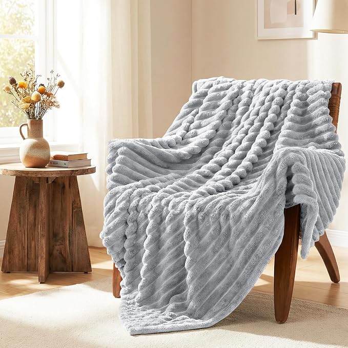 HIMEET Light Grey King Blanket for Bed, 300GSM Ribbed Fleece, 108 x 90 in | Ultra Soft Flannel, All-Season Lightweight Warmth, Generous Bed Coverage & Home Decor, Gift for Men & Women, Machine Washable
