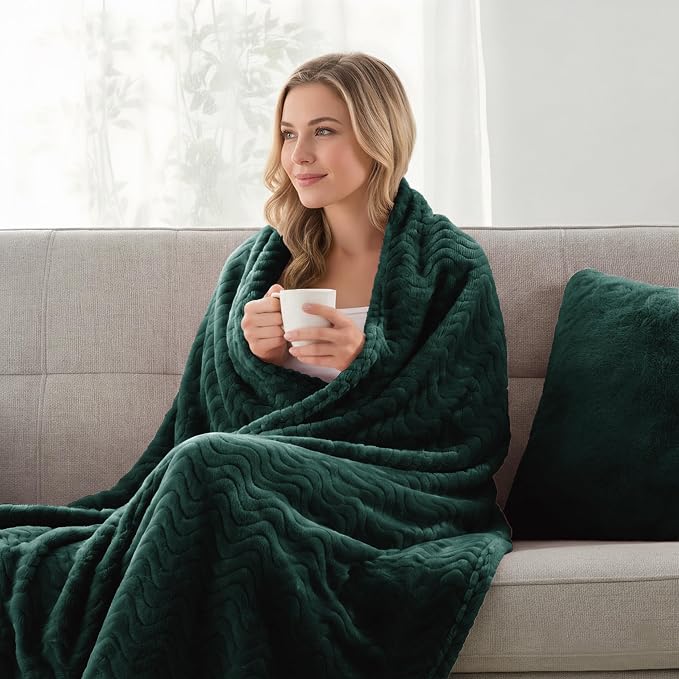 Exclusivo Mezcla Soft Fleece Blanket Twin Size for Bed, Sofa, Forest Green | 90"x66" Breathable Lightweight Flannel Blanket for Summer, Plush Cozy Jacquard Wave for Home Decor