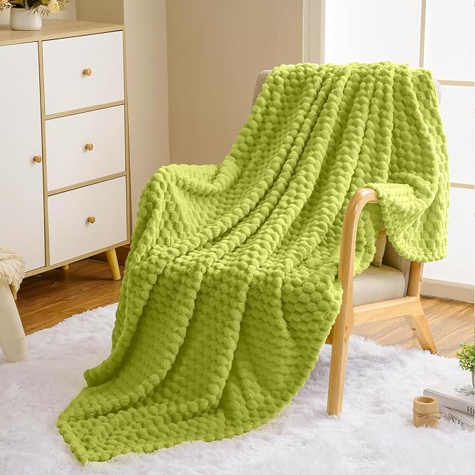 Vessia Flannel Fleece Twin Size Blanket(60x80 inch), 3D Jacquard Green Fuzzy and Warm Blanket for Couch,Sofa,Bed,Chair, 300GSM Super Soft Touch Cozy Lightweight Bed Home Decor for All-Season
