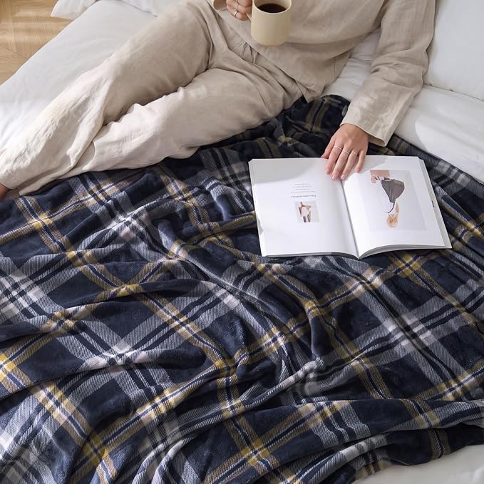 BEDELITE Plaid Fleece Twin Blanket, Navy Tartan 60x80 Inches | 100% Polyester Microfibe, Soft Cozy, Lightweight Warm, Classic Buffalo Plaid, Room Decor, Gift for Men Boys, for Couch Bed