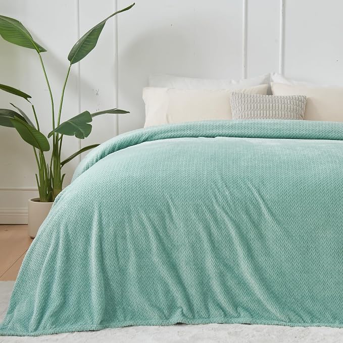 NEWCOSPLAY Fleece Leaves Pattern Twin Blanket, Mint Green, 60"x80" | Super Soft Throw Blanket, Lightweight Cozy Bed Sofa Blanket, Premium Silky Flannel Fleece, Travel Blanket for All Season Use