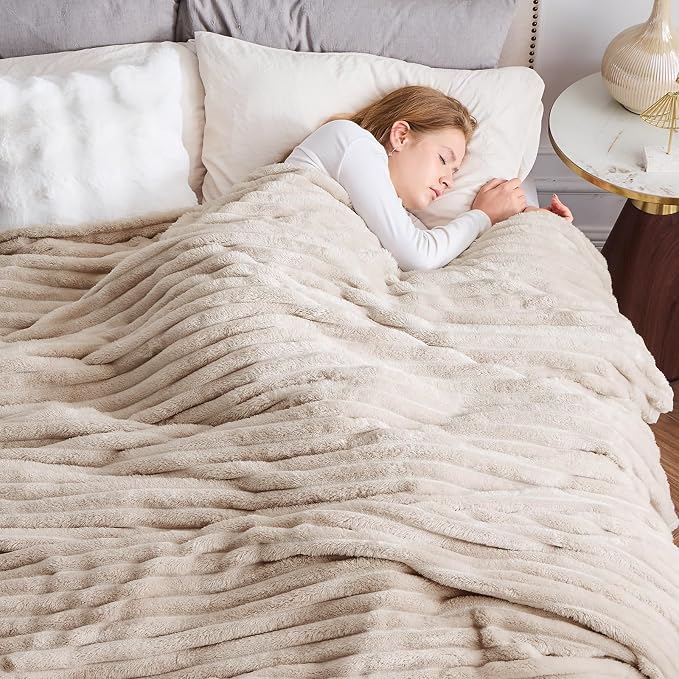 NEWCOSPLAY Fleece Ribbed Cozy King Blanket for Couch, Linen, 90"x110" | Premium Silky Flannel Blanket, Soft Lightweight Fluffy Throw Blanket for Bed Sofa Decor, Gift for All Season Use