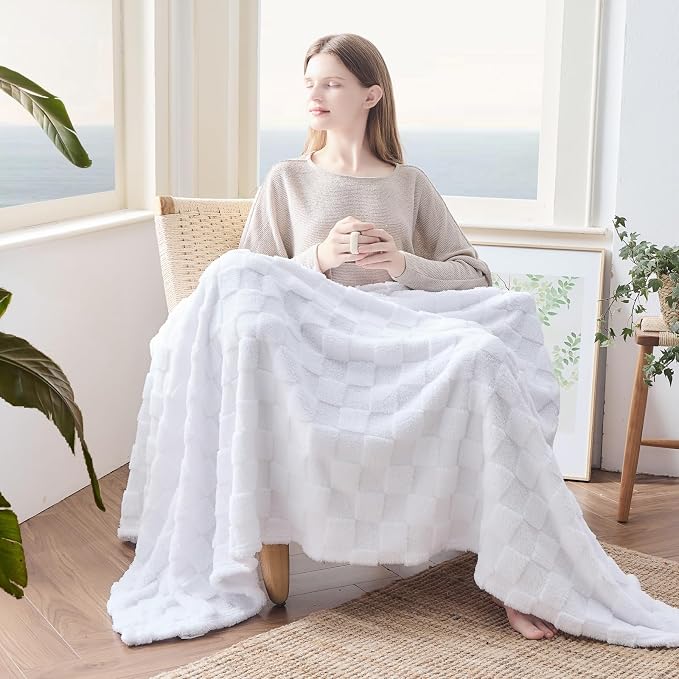 NEWCOSPLAY 3D Checkered Flannel Queen Blanket, White Checkered, 90"x90" | Super Soft Cute Lightweight Decorative Premium Silky Fleece Blanket for Couch Sofa Bed, Gift for Women Men, All Season Use