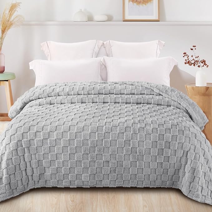 Exclusivo Mezcla 3D Checkered Fleece Twin Blanket for Bed, Light Grey | Super Soft and Cozy Fluffy Bed Blanket, Cute Fuzzy Blanket for Teens Back to School, Dorm Essentials, All Season, 60"x80"