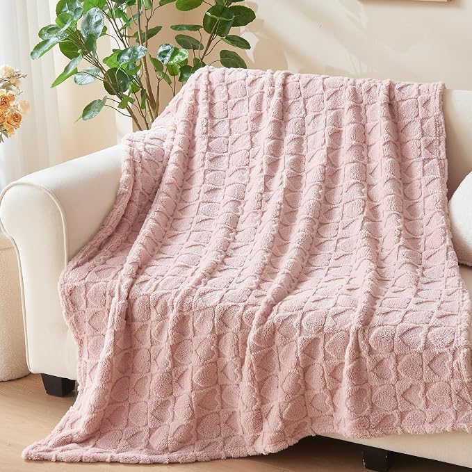 NEWCOSPLAY 3D Heart Checkered Flannel Throw Blanket, Dusty Pink, 50"x70" | Super Soft Cute Lightweight Decorative Premium Silky Fleece Blanket for Couch Sofa Bed, Gift for Women Men, All Season Use