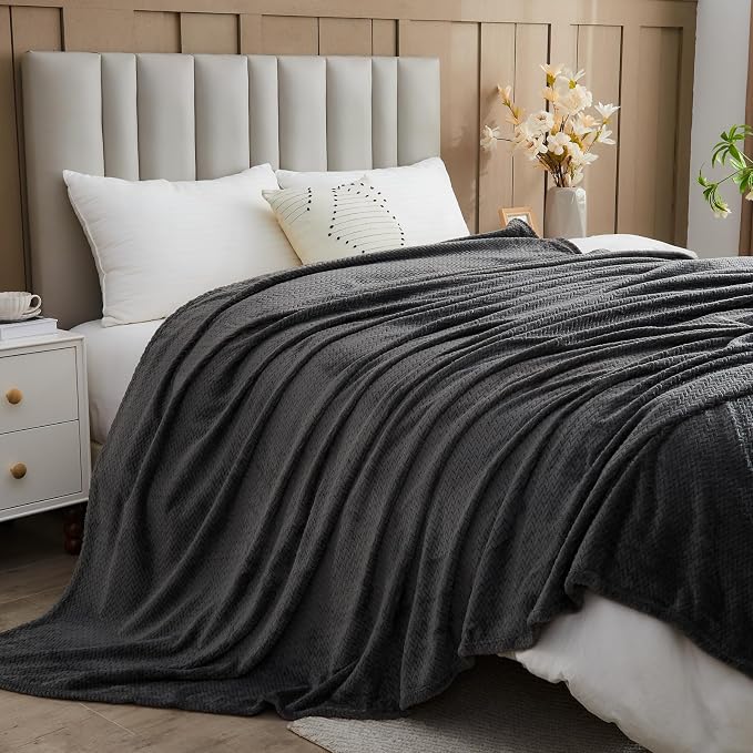 NEWCOSPLAY Fleece Leaves Pattern King Blanket, Dark Grey, 90"x110" | Super Soft Throw Blanket, Lightweight Cozy Bed Sofa Blanket, Premium Silky Flannel Fleece, Travel Blanket for All Season Use