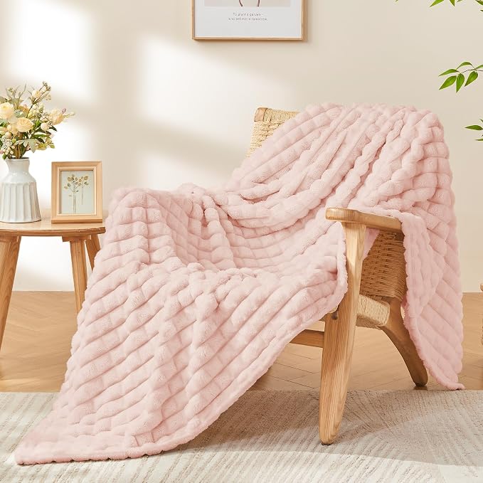 BEDELITE 3D Checked Pink Fleece Throw Blanket for Couch, 50x60 Inches | Soft Warm Fuzzy Fluffy Blanket for Bed Sofa, Lightweight Plush Cozy Blankets for Home Room Decor, Gift for Women, All Season