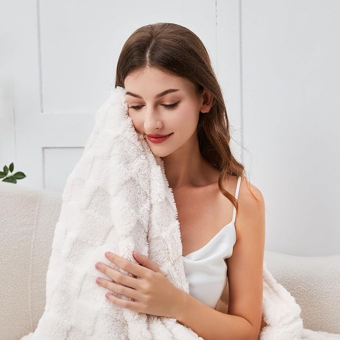 Aganear Fluffy Cozy Throw Blanket for Couch 50"x70" Cream White | Lightweight Fuzzy Throw,Warm Gift for Women,Christmas,Housewarming,Soft,Boho Design for Room Home Decor,All-Season Use