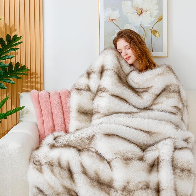 Luxury 1000GSM Faux Fur Queen Blanket, Super Thick Warm Cozy Heavy Blankets for Couch Bed Sofa, Plush Fuzzy Elegant Winter Reversible Mink Blanket for Living Room Bedroom,Taupe