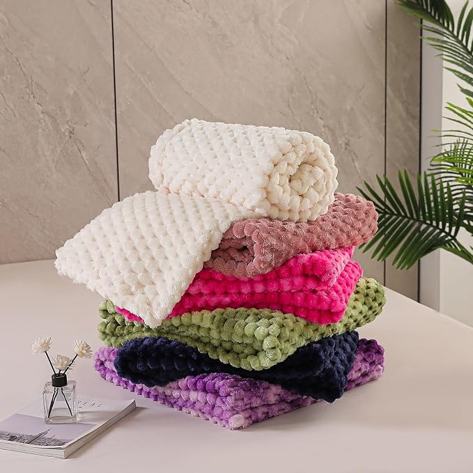 Exclusivo Mezcla Large 3D Fleece Throw Blanket for Couch, Tie-dye Pink | Extra Soft Fuzzy Plush Lightweight Throws, Cozy Fluffy Decorative Blankets for All Seasons, 50x70 Inches