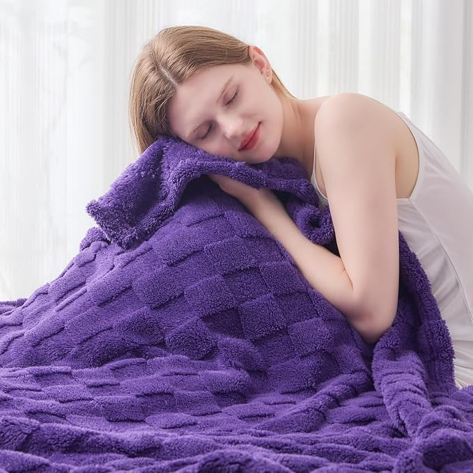 NEWCOSPLAY 3D Checkered Flannel Throw Blanket, Purple Checkered, 50"x70" | Super Soft Cute Lightweight Decorative Premium Silky Fleece Blanket for Couch Sofa Bed, Gift for Women Men, All Season Use