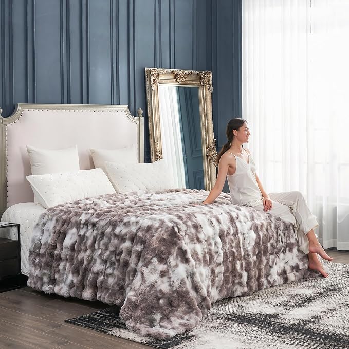 Cozy Bliss Faux Fur Throw Blanket for Bed King Size, Fuzzy Soft Plush Thick Bubble Blanket for Sofa Bedroom Living Room, 108 * 90 Inches Tie Dye Taupe