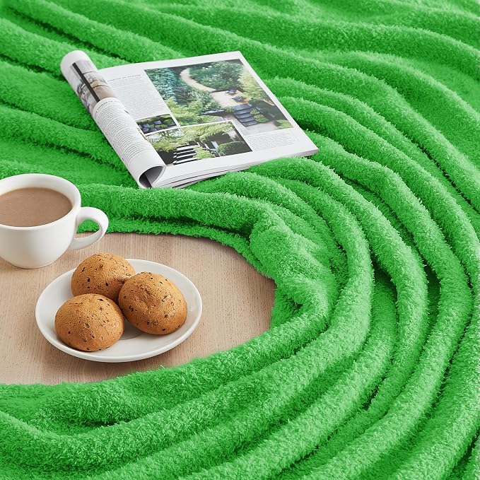 Super Soft Green Throw Blanket - Lightweight Plush Fuzzy Fluffy Warm Cozy Blankets and Throws for Sofa Bed All Season Use, 50x60 inches