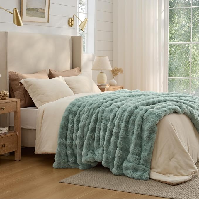 Bedsure GentleSoft Bubble Faux Fur Blankets Queen Size, Fluffy Fuzzy Queen Blanket for Bed, Soft Cozy Faux Fur Bedding for Winter, Thick Warm Plush Bed Cover, Sage Green, 90x90
