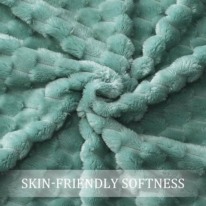 Exclusivo Mezcla 3D Fleece King Size Blanket for Bed, Celadon | Extra Soft Fuzzy Plush Lightweight Bed Blankets, Cozy Fluffy Decorative Blankets for All Seasons, 90x104 Inches