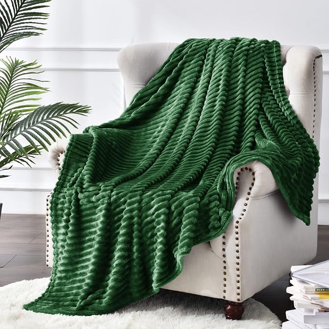 BEDELITE Ribbed Jacquard Dark Green Fleece Twin Blanket for Bed, 60x80 Inch | Soft Warm Decorative Fluffy Blanket, Cozy Plush Lightweight Fuzzy Throw Blanket for Couch Sofa Room Decor, Gift for Women