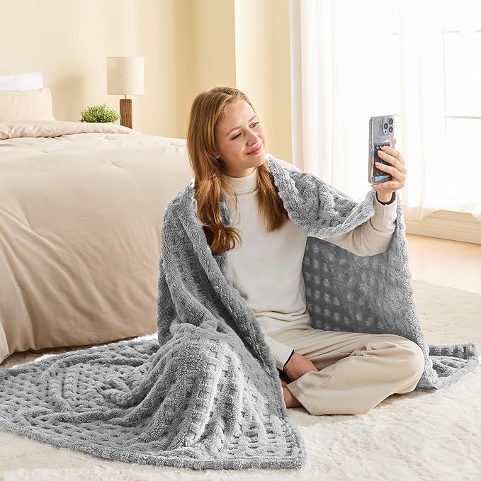 NEWCOSPLAY 3D Waffle Checkered Flannel Throw Blanket, Light Grey, 50"x70" | Super Soft Cute Lightweight Decorative Premium Silky Fleece Blanket for Couch Sofa Bed, Gift for Women Men, All Season Use